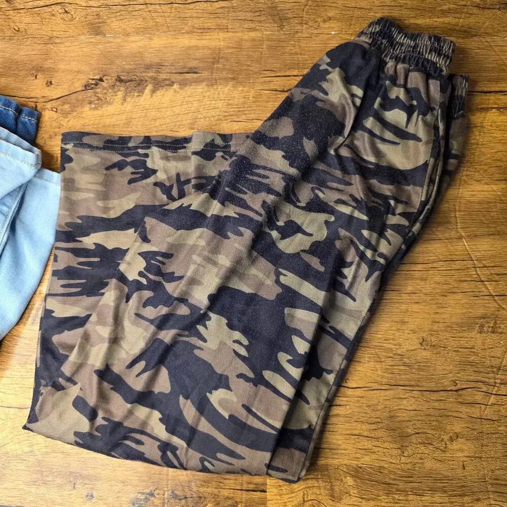 Old Navy Wide Leg high Rise Baggy Jeans size 8 girls Camo Pants